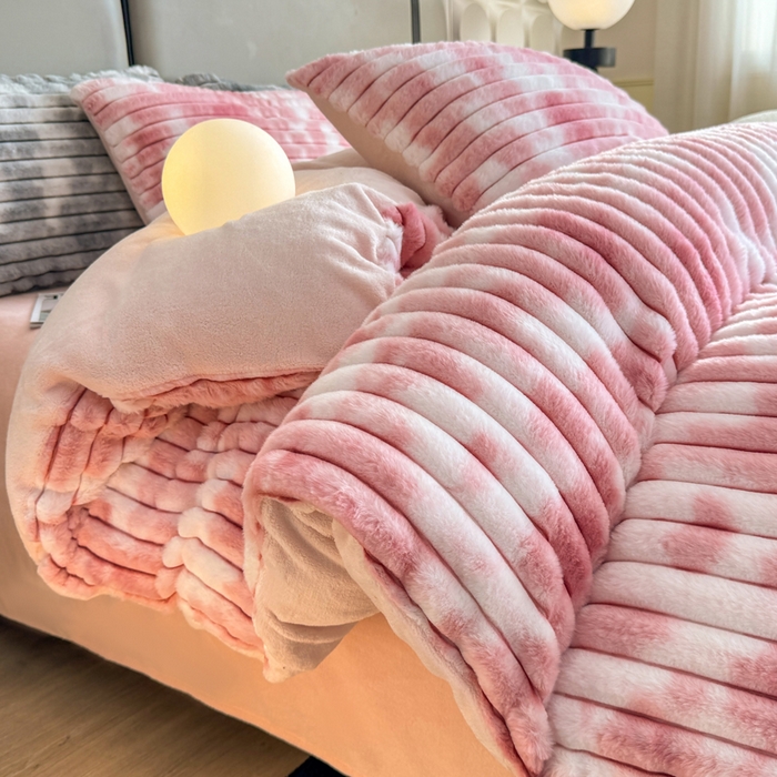 91家纺网 家纺一手货源 找家纺 酱子 2025新款A类抽条渐变泡泡兔毛绒兔兔绒牛奶绒四件套 渐变彩泡泡-粉