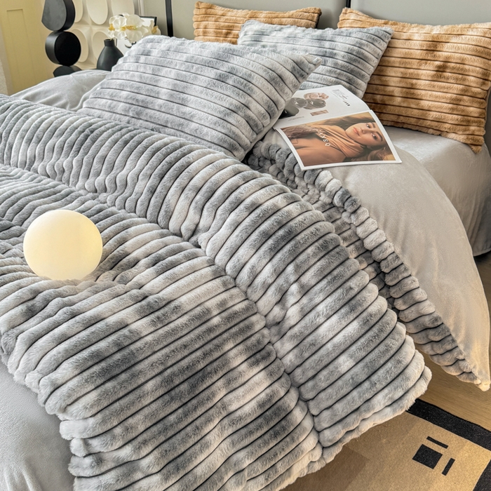 91家纺网 家纺一手货源 找家纺 酱子 2025新款A类抽条渐变泡泡兔毛绒兔兔绒牛奶绒四件套 渐变彩泡泡-灰