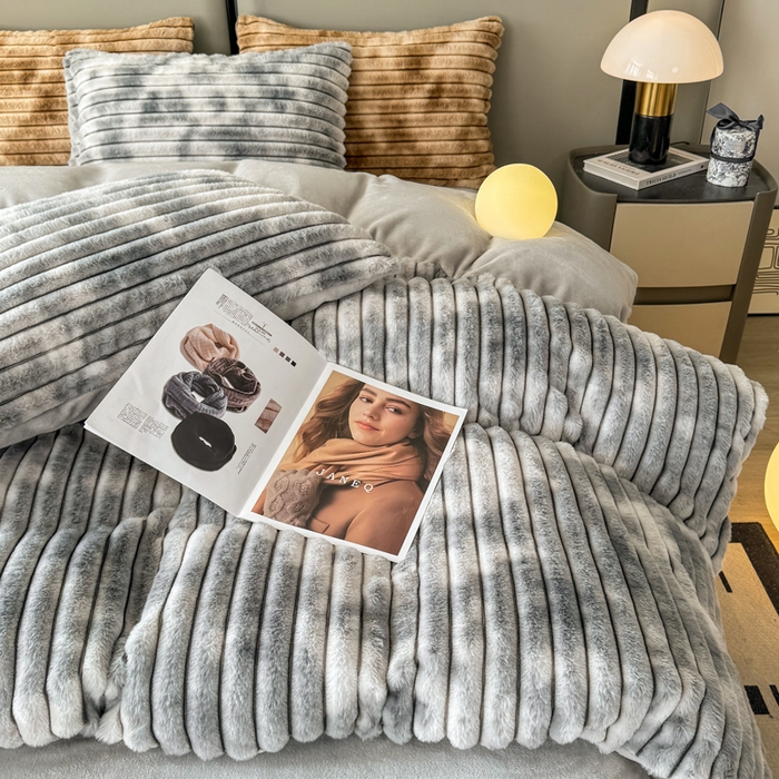 91家纺网 家纺一手货源 找家纺 酱子 2025新款A类抽条渐变泡泡兔毛绒兔兔绒牛奶绒四件套 渐变彩泡泡-灰