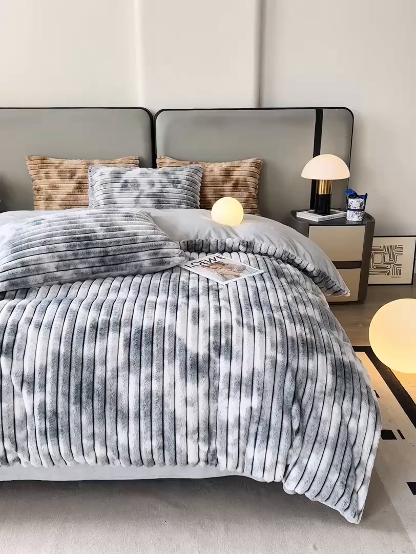 91家纺网 家纺一手货源 找家纺 酱子 2025新款A类抽条渐变泡泡兔毛绒兔兔绒牛奶绒四件套 渐变彩泡泡-灰