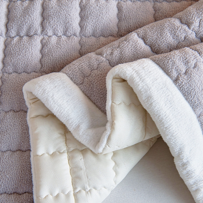 91家纺网 家纺一手货源 找家纺 御棉坊 2025新款A类艾尼绒手包边暖绒床垫 艾尼绒灰