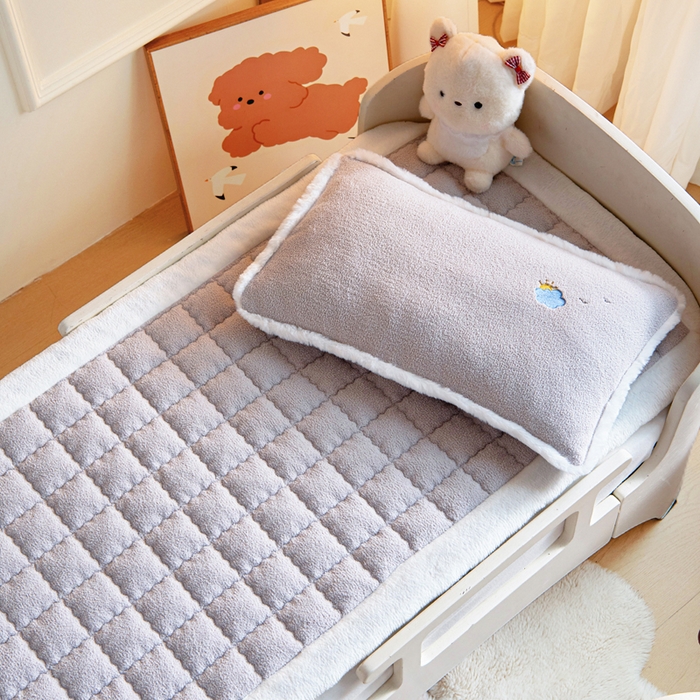 91家纺网 家纺一手货源 找家纺 御棉坊 2025新款A类艾尼绒手包边暖绒床垫 艾尼绒灰