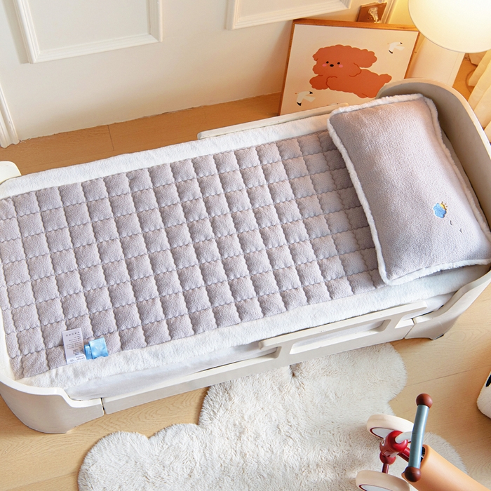 91家纺网 家纺一手货源 找家纺 御棉坊 2025新款A类艾尼绒手包边暖绒床垫 艾尼绒灰