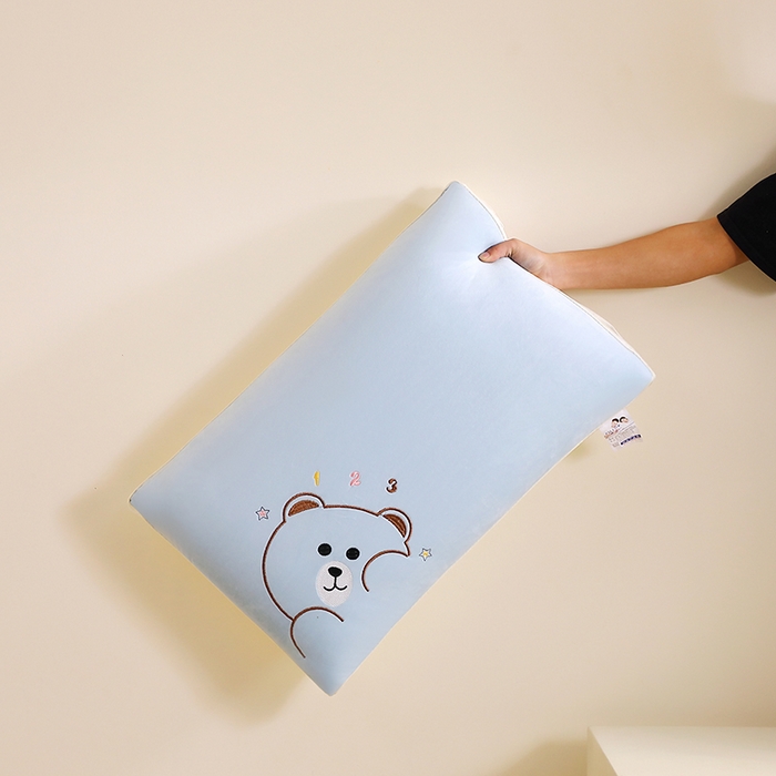 91家纺网 家纺一手货源 找家纺 （总）仁宇枕业 2025新款新品宝宝绒可爱卡通枕枕头枕芯-顽皮熊