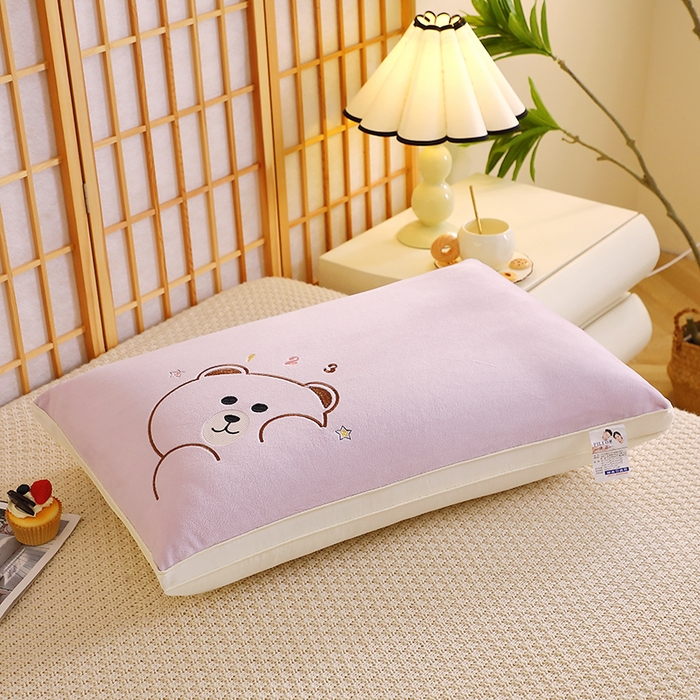 91家纺网 家纺一手货源 找家纺 （总）仁宇枕业 2025新款新品宝宝绒可爱卡通枕枕头枕芯-顽皮熊