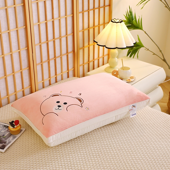 91家纺网 家纺一手货源 找家纺 （总）仁宇枕业 2025新款新品宝宝绒可爱卡通枕枕头枕芯-顽皮熊