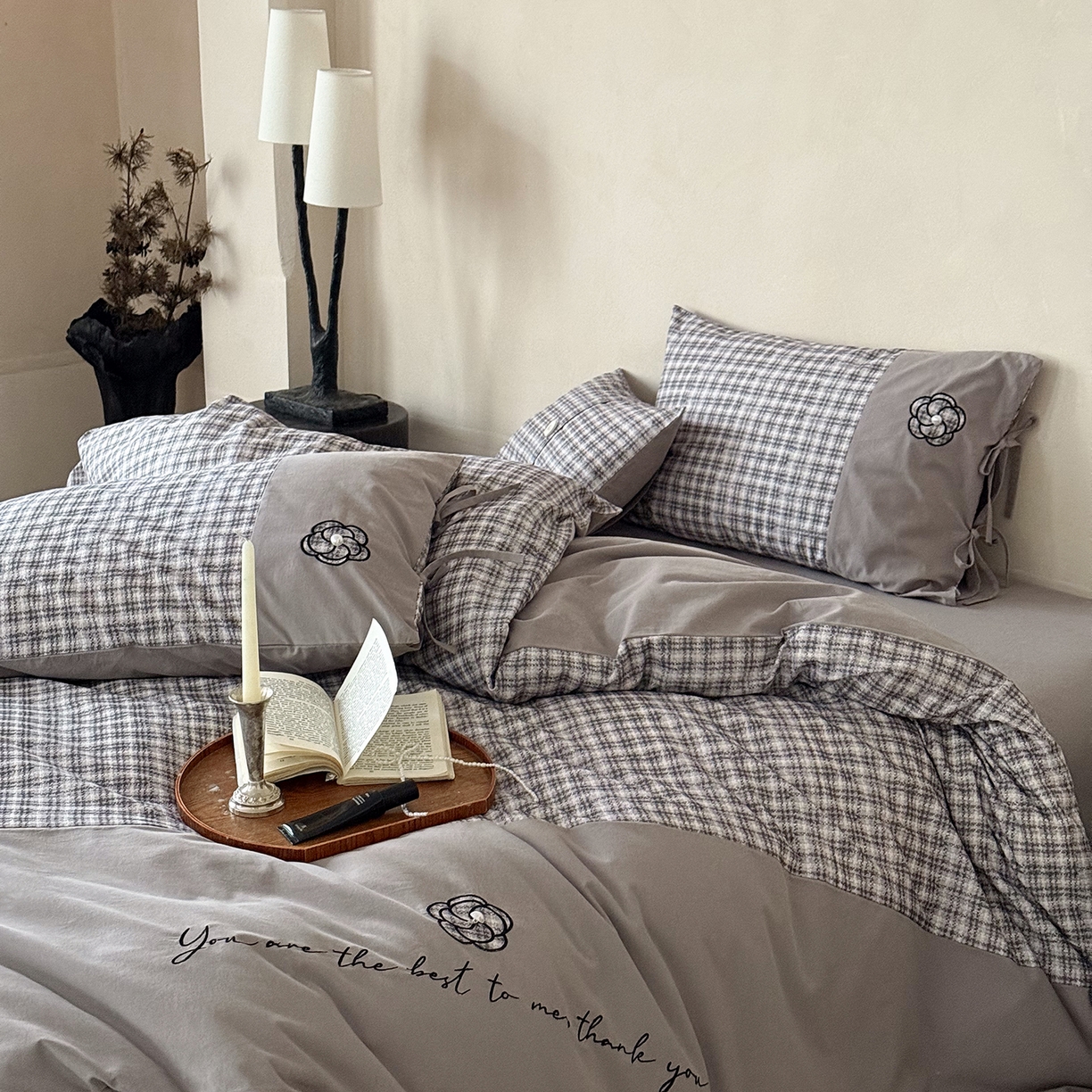 91家纺网 家纺一手货源 找家纺 （总）优然居家纺 2025新款全棉磨毛法式小香风格纹贴布绣法式老钱风四件套-山茶花