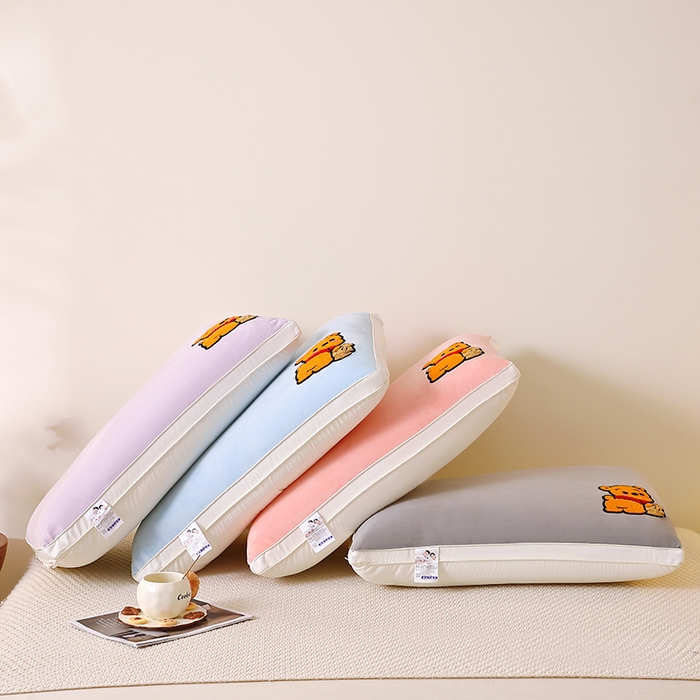 91家纺网 家纺一手货源 找家纺 （总）仁宇枕业 2025新款新品毛巾绣可爱卡通枕枕头枕芯-小熊嘟嘟