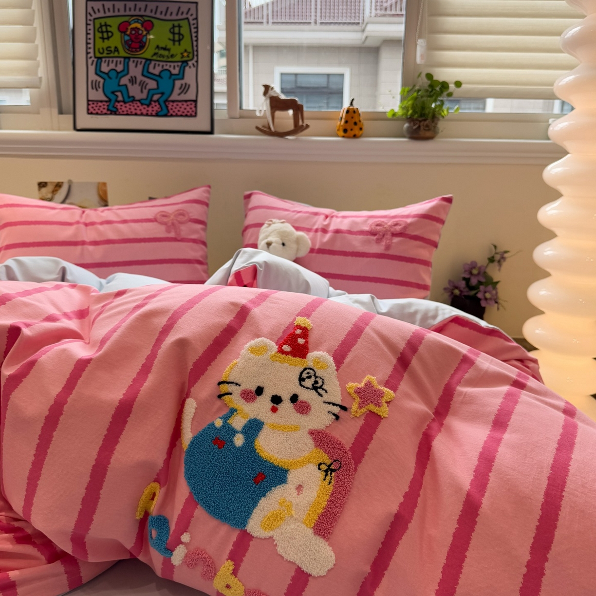 91家纺网 家纺一手货源 找家纺 觅糖家纺 2025新款全棉磨毛原创毛巾绣系列四件套 粉红小猫