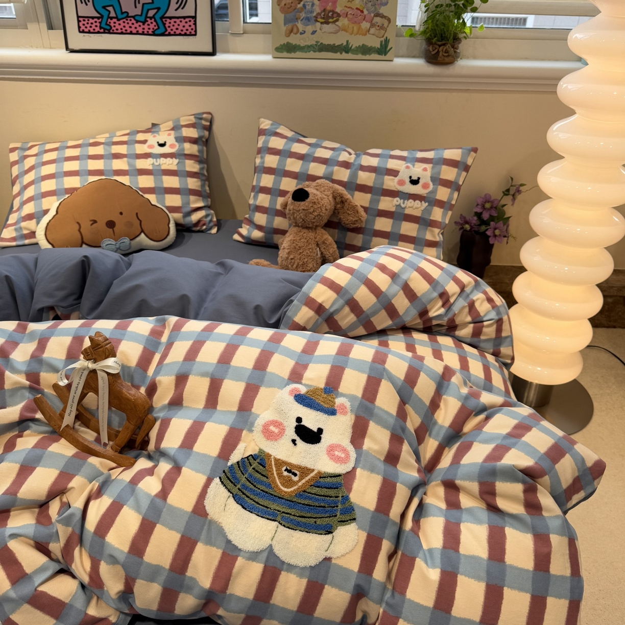 91家纺网 家纺一手货源 找家纺 觅糖家纺 2025新款全棉磨毛原创毛巾绣系列四件套 蓝格西高地