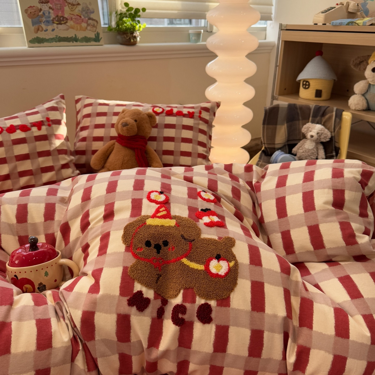 91家纺网 家纺一手货源 找家纺 觅糖家纺 2025新款全棉磨毛原创毛巾绣系列四件套 快乐小狗