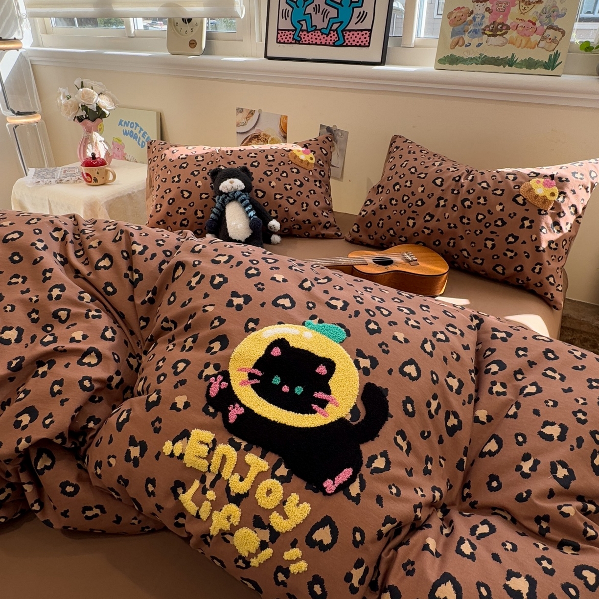 91家纺网 家纺一手货源 找家纺 觅糖家纺 2025新款全棉磨毛原创毛巾绣系列四件套 豹纹小猫