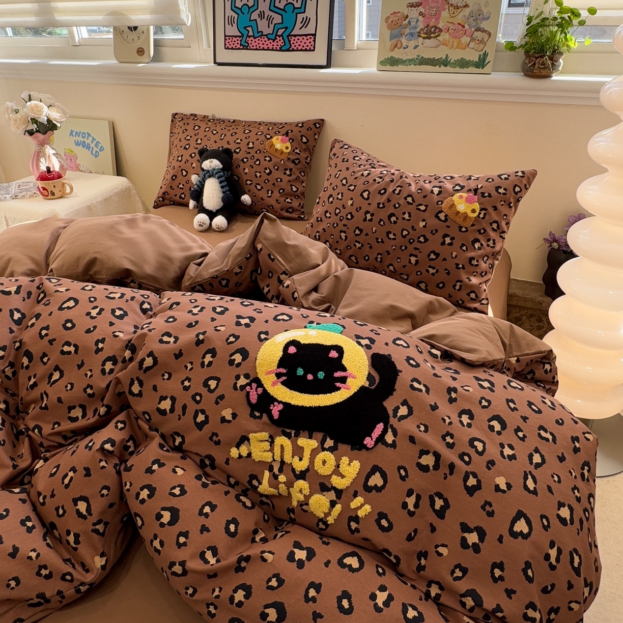 91家纺网 家纺一手货源 找家纺 觅糖家纺 2025新款全棉磨毛原创毛巾绣系列四件套 豹纹小猫