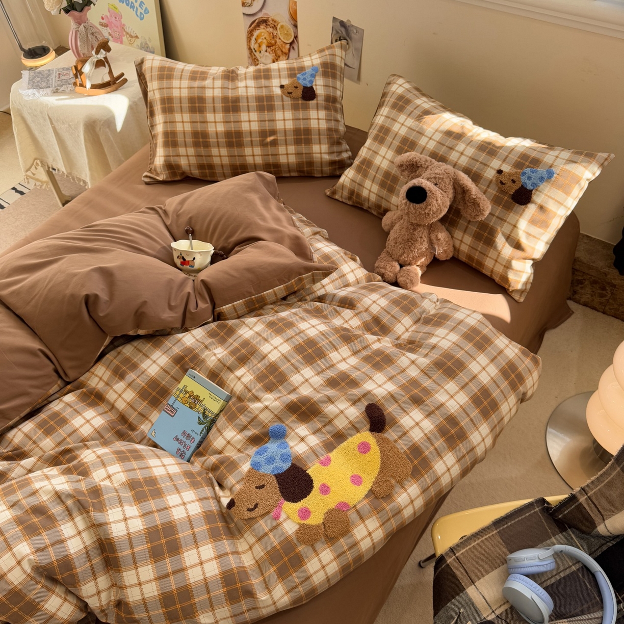 91家纺网 家纺一手货源 找家纺 觅糖家纺 2025新款全棉磨毛原创毛巾绣系列四件套 腊肠狗狗