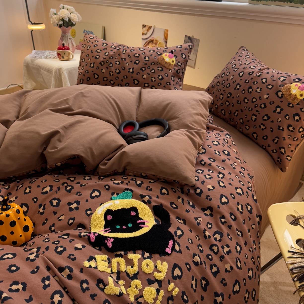 91家纺网 家纺一手货源 找家纺 觅糖家纺 2025新款全棉磨毛原创毛巾绣系列四件套 豹纹小猫