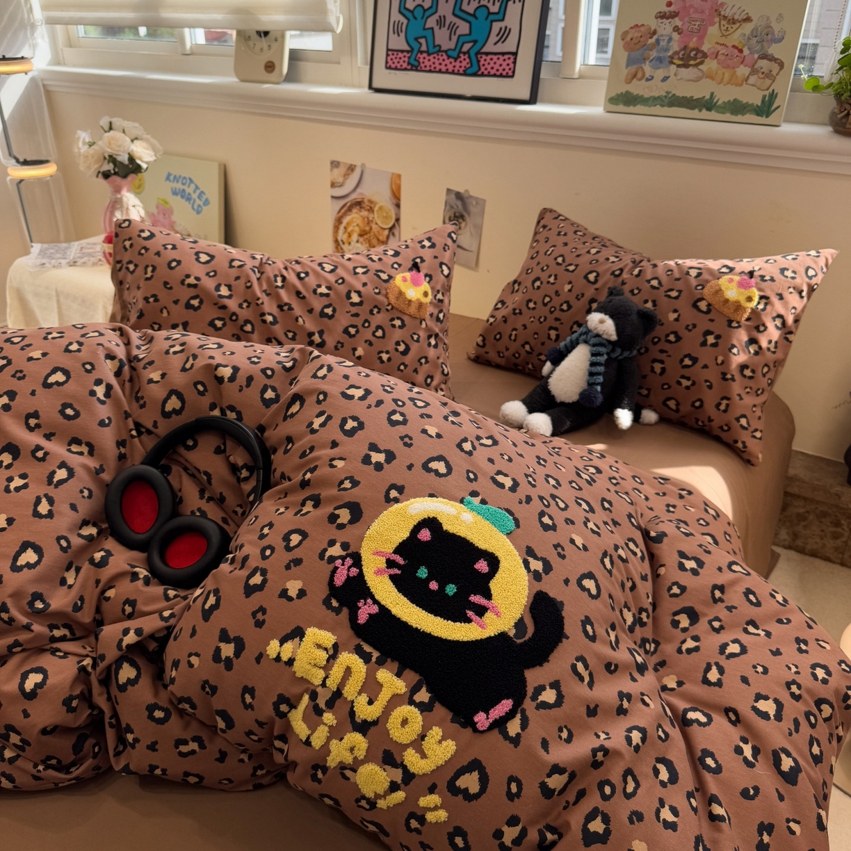 91家纺网 家纺一手货源 找家纺 觅糖家纺 2025新款全棉磨毛原创毛巾绣系列四件套 豹纹小猫