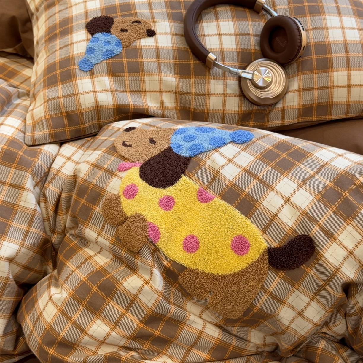 91家纺网 家纺一手货源 找家纺 觅糖家纺 2025新款全棉磨毛原创毛巾绣系列四件套 腊肠狗狗