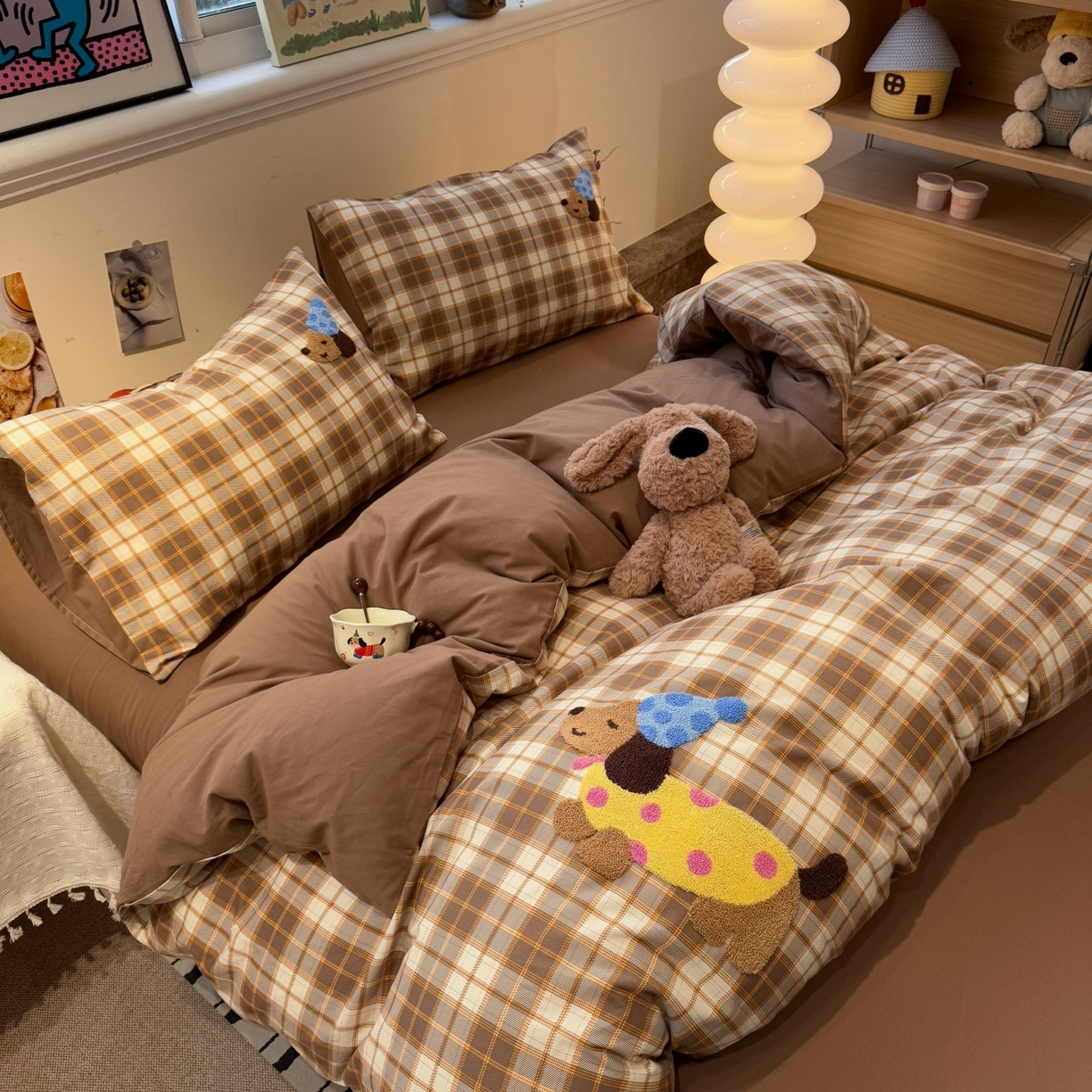 91家纺网 家纺一手货源 找家纺 觅糖家纺 2025新款全棉磨毛原创毛巾绣系列四件套 腊肠狗狗