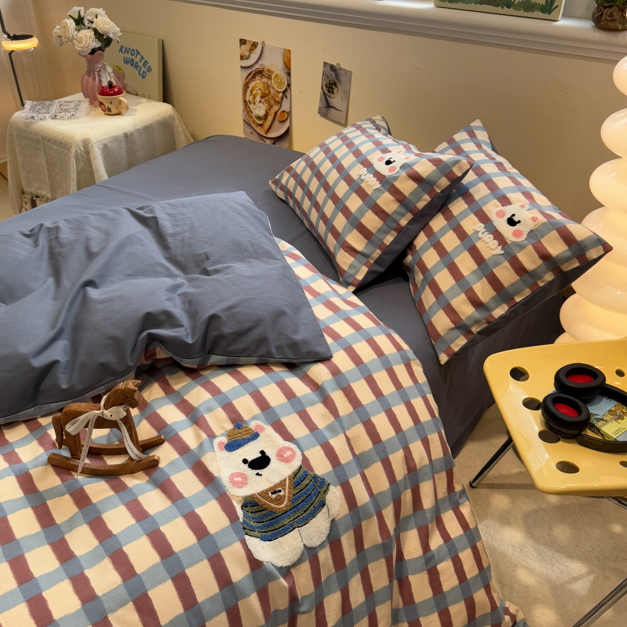 91家纺网 家纺一手货源 找家纺 觅糖家纺 2025新款全棉磨毛原创毛巾绣系列四件套 蓝格西高地