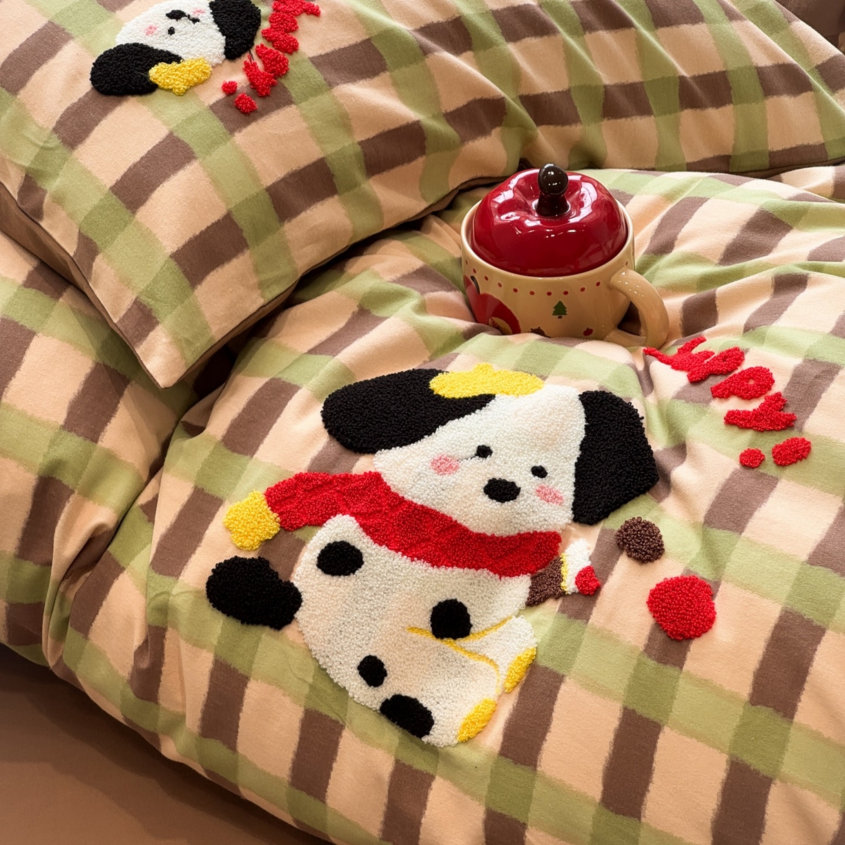 91家纺网 家纺一手货源 找家纺 觅糖家纺 2025新款全棉磨毛原创毛巾绣系列四件套 围脖小狗