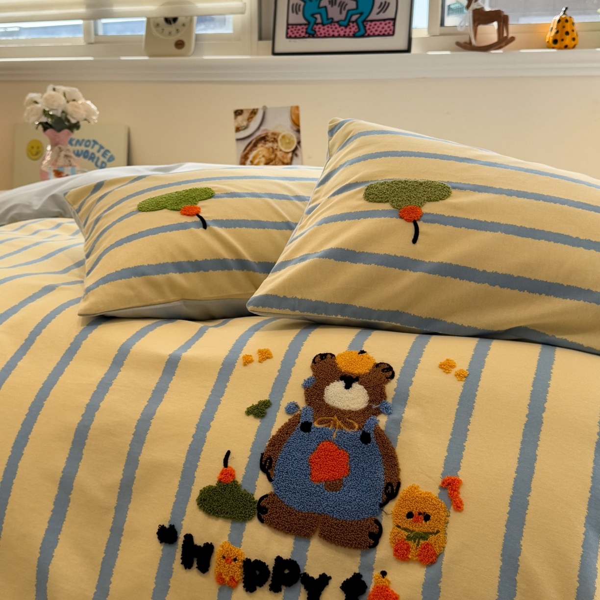 91家纺网 家纺一手货源 找家纺 觅糖家纺 2025新款全棉磨毛原创毛巾绣系列四件套 欢乐小熊