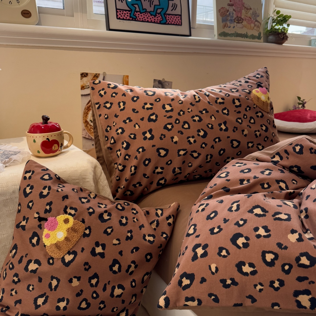 91家纺网 家纺一手货源 找家纺 觅糖家纺 2025新款全棉磨毛原创毛巾绣系列四件套 豹纹小猫