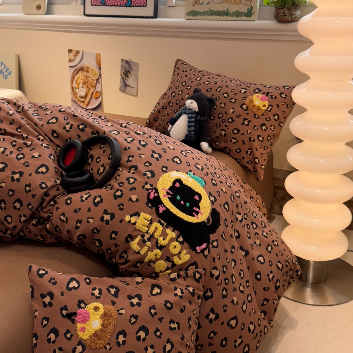 91家纺网 家纺一手货源 找家纺 觅糖家纺 2025新款全棉磨毛原创毛巾绣系列四件套 豹纹小猫