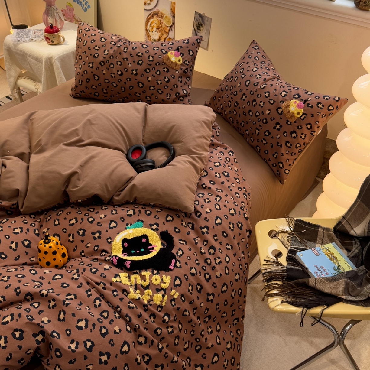 91家纺网 家纺一手货源 找家纺 觅糖家纺 2025新款全棉磨毛原创毛巾绣系列四件套 豹纹小猫