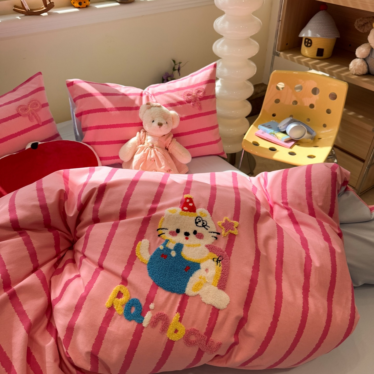 91家纺网 家纺一手货源 找家纺 觅糖家纺 2025新款全棉磨毛原创毛巾绣系列四件套 粉红小猫