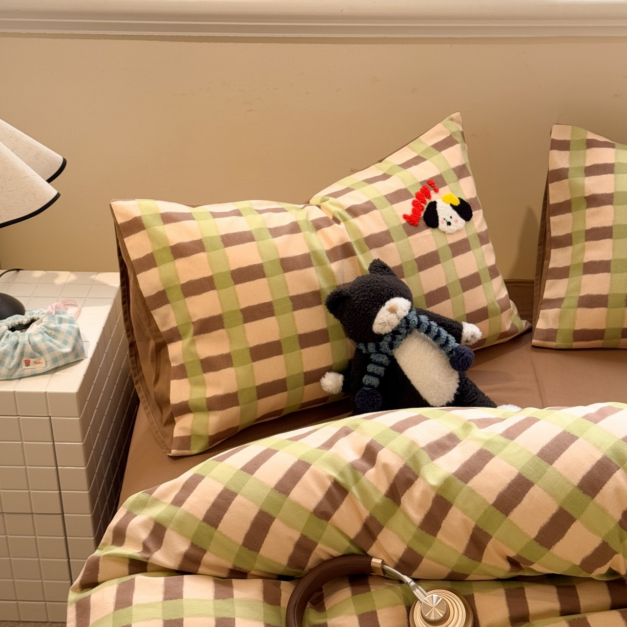 91家纺网 家纺一手货源 找家纺 觅糖家纺 2025新款全棉磨毛原创毛巾绣系列四件套 围脖小狗