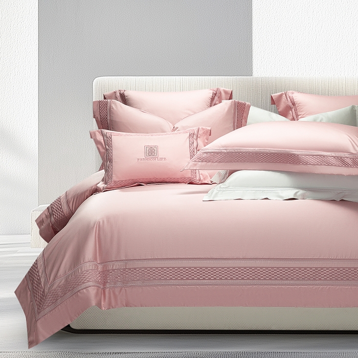 91家纺网 家纺一手货源 找家纺 诗黛尔 2025秋冬新款长绒棉刺绣四件套-罗意威系列 落樱粉