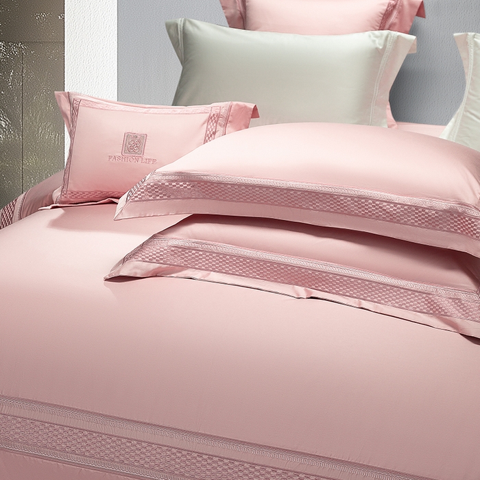 91家纺网 家纺一手货源 找家纺 诗黛尔 2025秋冬新款长绒棉刺绣四件套-罗意威系列 落樱粉