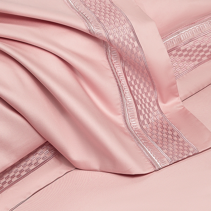 91家纺网 家纺一手货源 找家纺 诗黛尔 2025秋冬新款长绒棉刺绣四件套-罗意威系列 落樱粉