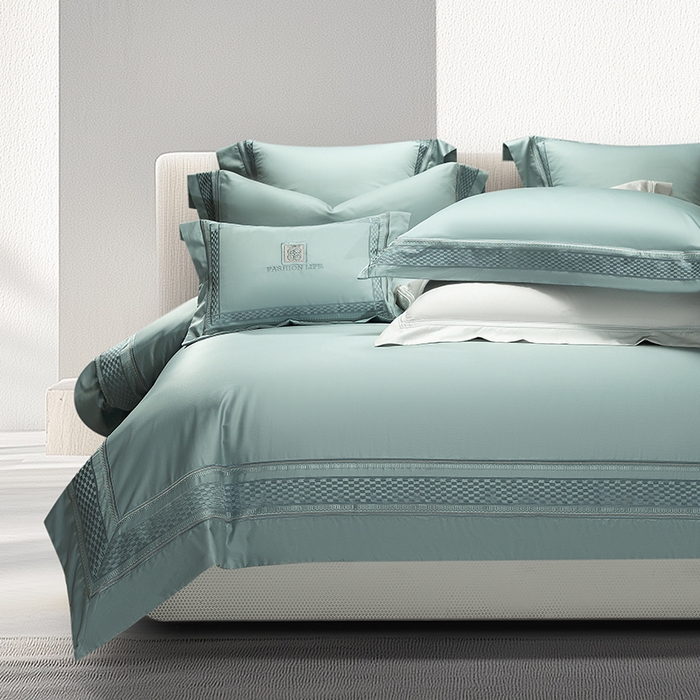 91家纺网 家纺一手货源 找家纺 诗黛尔 2025秋冬新款长绒棉刺绣四件套-罗意威系列 水晶蓝