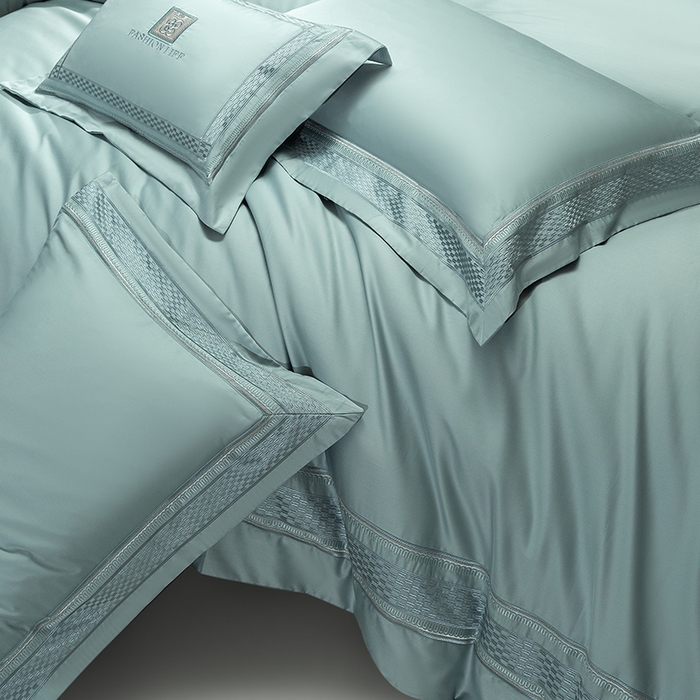 91家纺网 家纺一手货源 找家纺 诗黛尔 2025秋冬新款长绒棉刺绣四件套-罗意威系列 水晶蓝