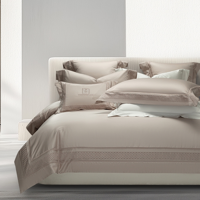 91家纺网 家纺一手货源 找家纺 诗黛尔 2025秋冬新款长绒棉刺绣四件套-罗意威系列 香槟金