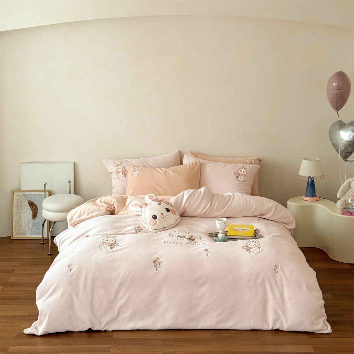 91家纺网 家纺一手货源 找家纺 （总）FORTWO家纺原创设计（FOR TWO家纺） 2025新款230克牛奶绒绣花小清新四件套