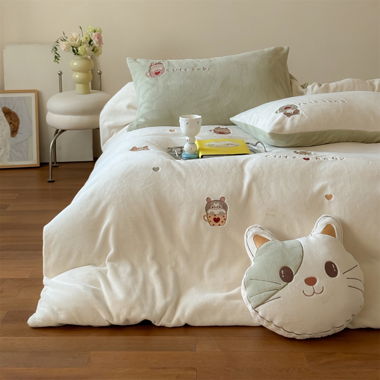 91家纺网 家纺一手货源 找家纺 （总）FORTWO家纺原创设计（FOR TWO家纺） 2025新款230克牛奶绒绣花小清新四件套