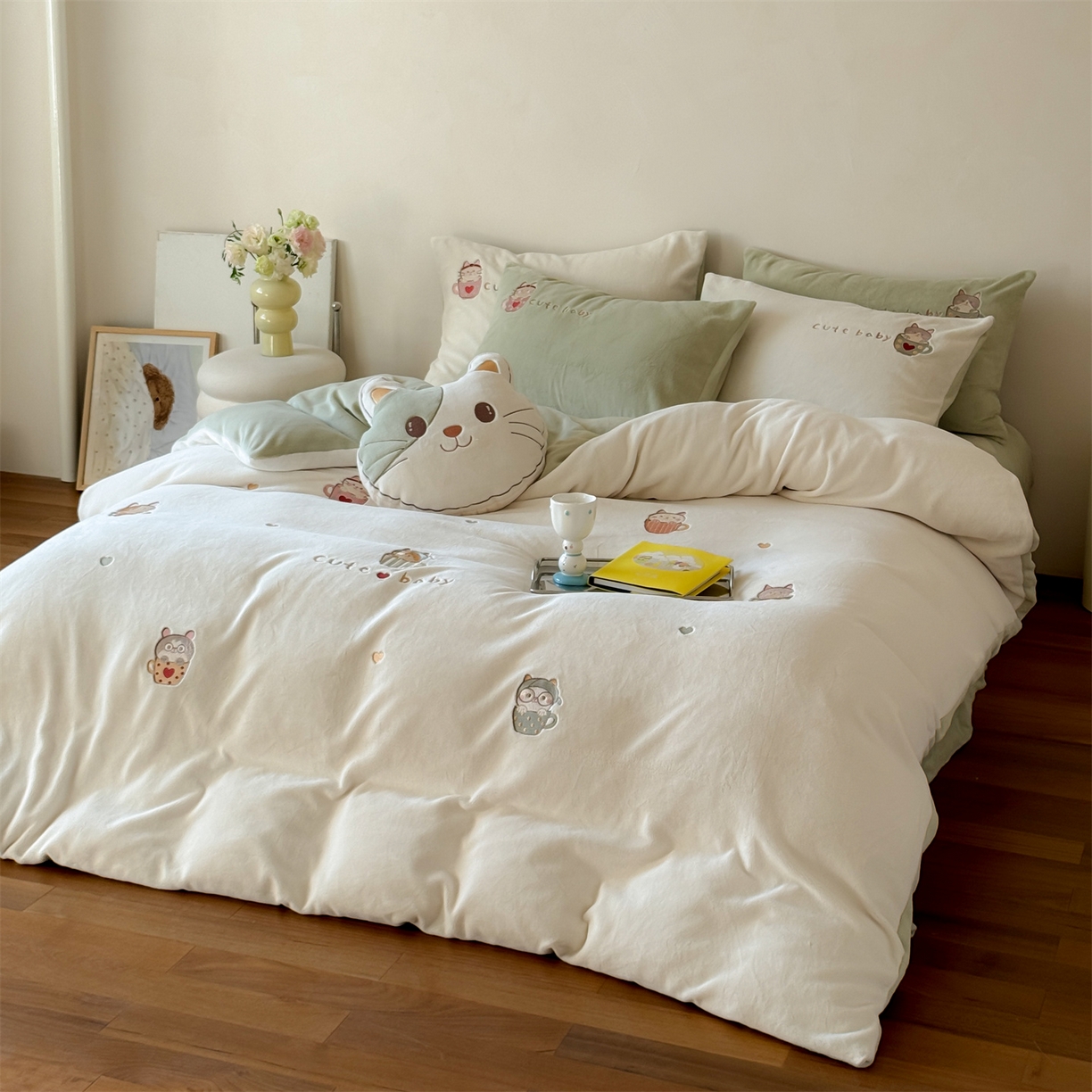 91家纺网 家纺一手货源 找家纺 （总）FORTWO家纺原创设计（FOR TWO家纺） 2025新款230克牛奶绒绣花小清新四件套