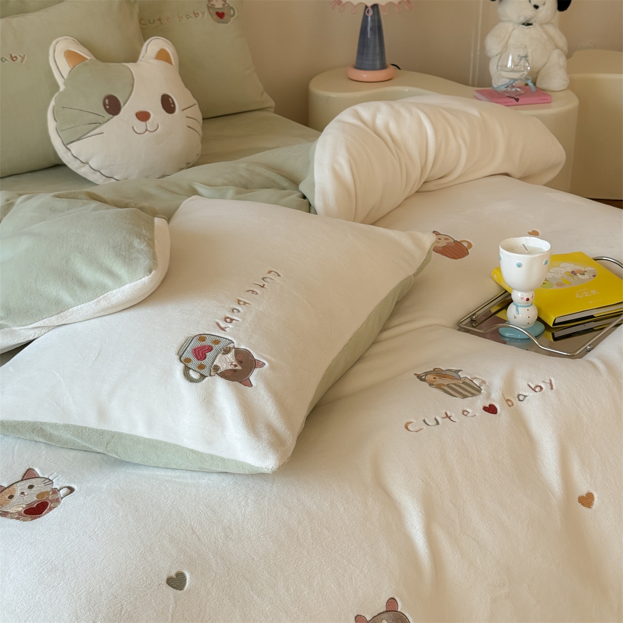 91家纺网 家纺一手货源 找家纺 （总）FORTWO家纺原创设计（FOR TWO家纺） 2025新款230克牛奶绒绣花小清新四件套