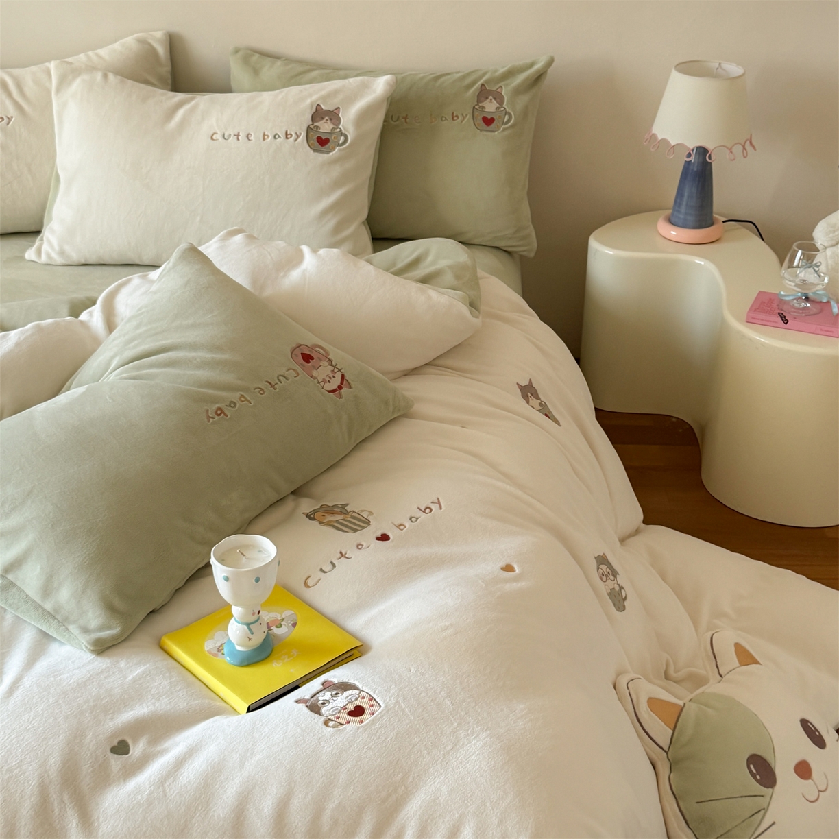 91家纺网 家纺一手货源 找家纺 （总）FORTWO家纺原创设计（FOR TWO家纺） 2025新款230克牛奶绒绣花小清新四件套