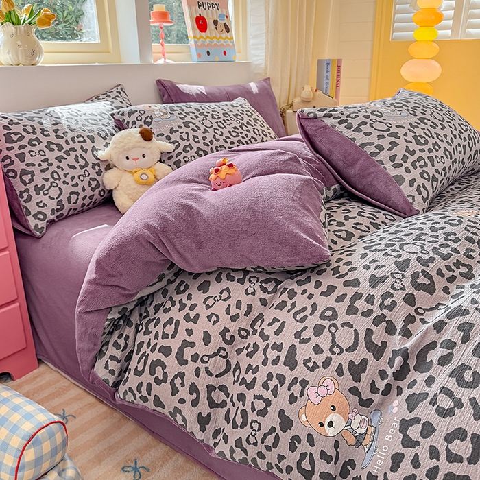 91家纺网 家纺一手货源 找家纺 壹号库家纺 2025新款皱皱纱舒暖绒四件套 豹富-粉