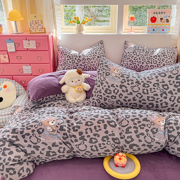 91家纺网 家纺一手货源 找家纺 壹号库家纺 2025新款皱皱纱舒暖绒四件套 豹富-粉