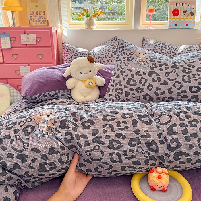 91家纺网 家纺一手货源 找家纺 壹号库家纺 2025新款皱皱纱舒暖绒四件套 豹富-粉