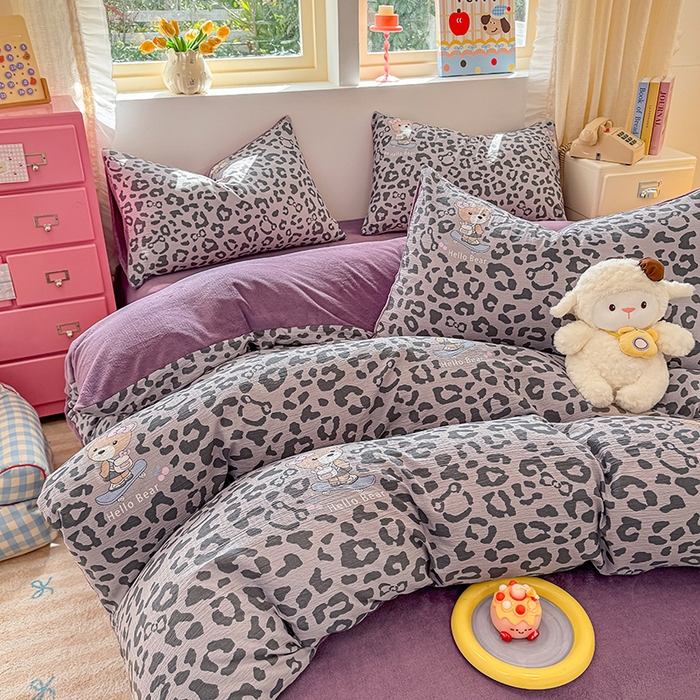 91家纺网 家纺一手货源 找家纺 壹号库家纺 2025新款皱皱纱舒暖绒四件套 豹富-粉