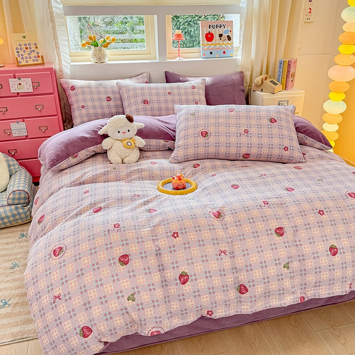 91家纺网 家纺一手货源 找家纺 壹号库家纺 2025新款皱皱纱舒暖绒四件套 草莓方糖