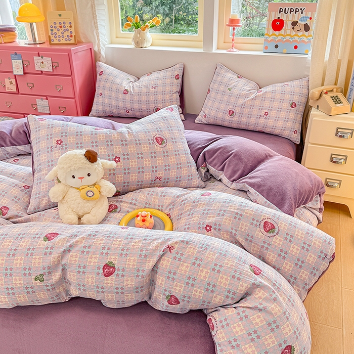 91家纺网 家纺一手货源 找家纺 壹号库家纺 2025新款皱皱纱舒暖绒四件套 草莓方糖