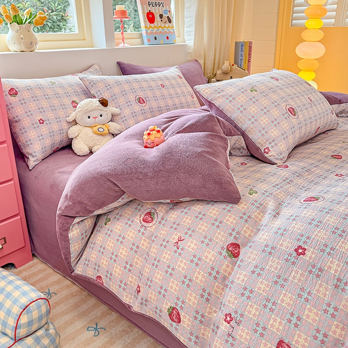 91家纺网 家纺一手货源 找家纺 壹号库家纺 2025新款皱皱纱舒暖绒四件套 草莓方糖