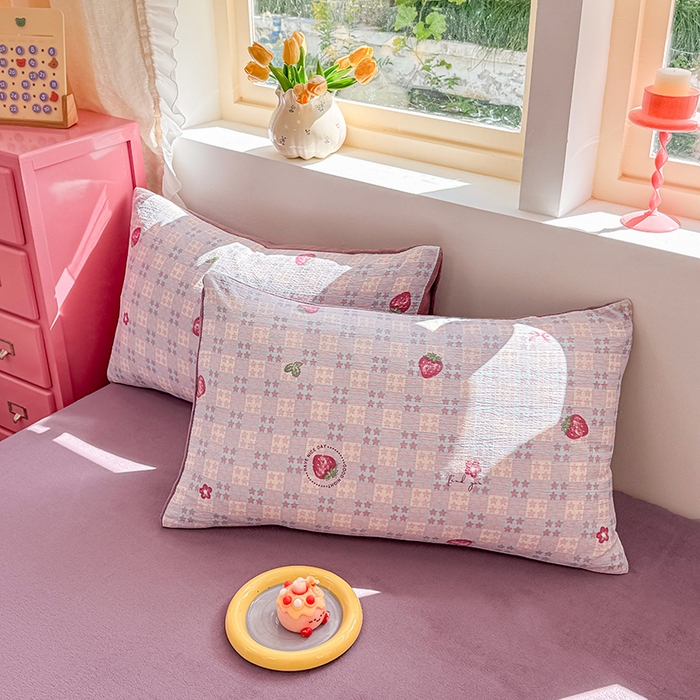 91家纺网 家纺一手货源 找家纺 壹号库家纺 2025新款皱皱纱舒暖绒四件套 草莓方糖