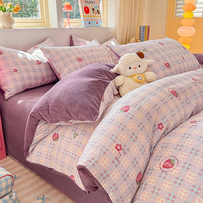 91家纺网 家纺一手货源 找家纺 壹号库家纺 2025新款皱皱纱舒暖绒四件套 草莓方糖